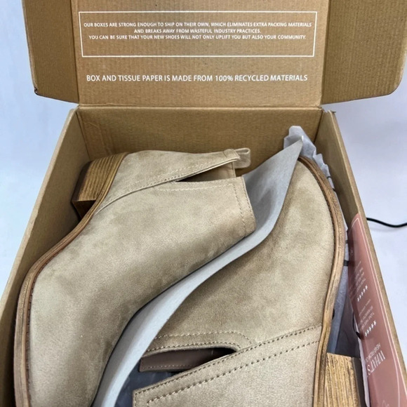 Women’s Journee Collection Women's Rimi Booties Stone color in size 8 NEW IN BOX - Picture 9 of 12